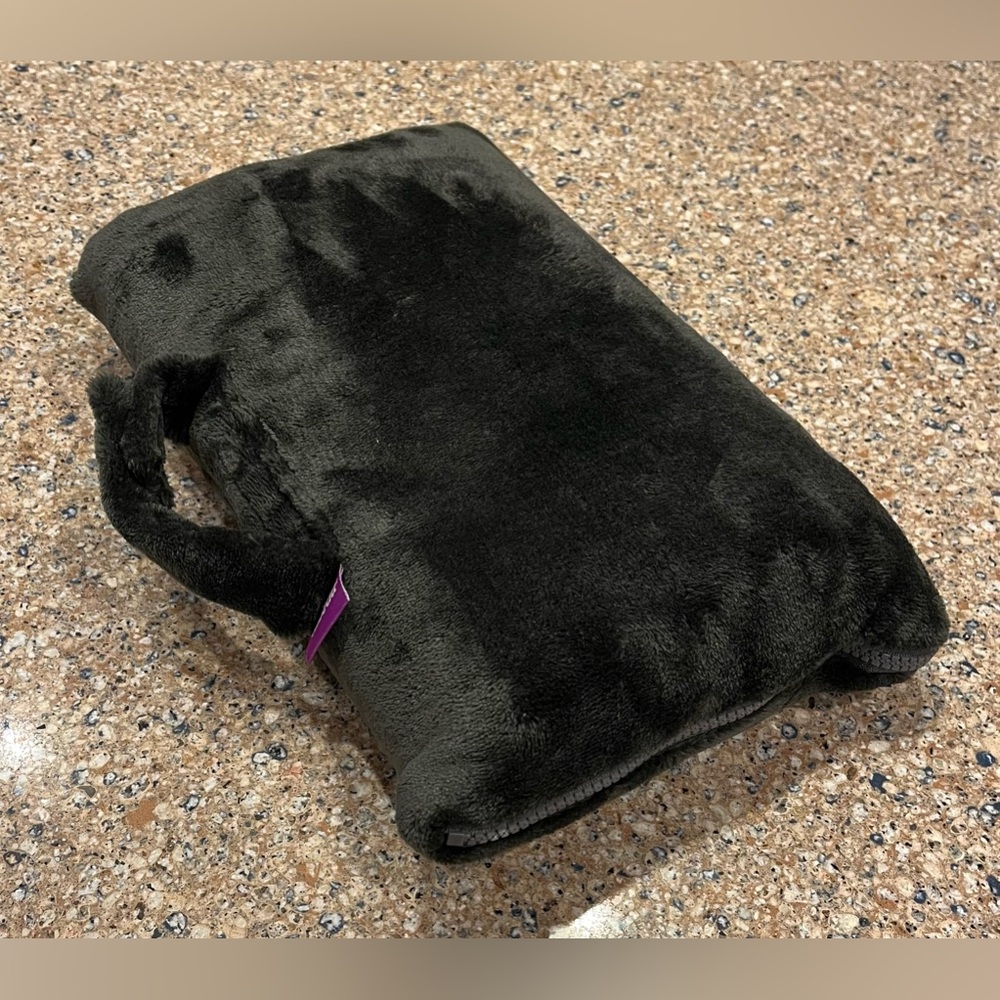 Cabeau Travel Blanket - Picture 3 of 5